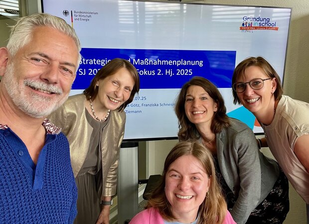 Team GEschäftsstelle Gründung in school