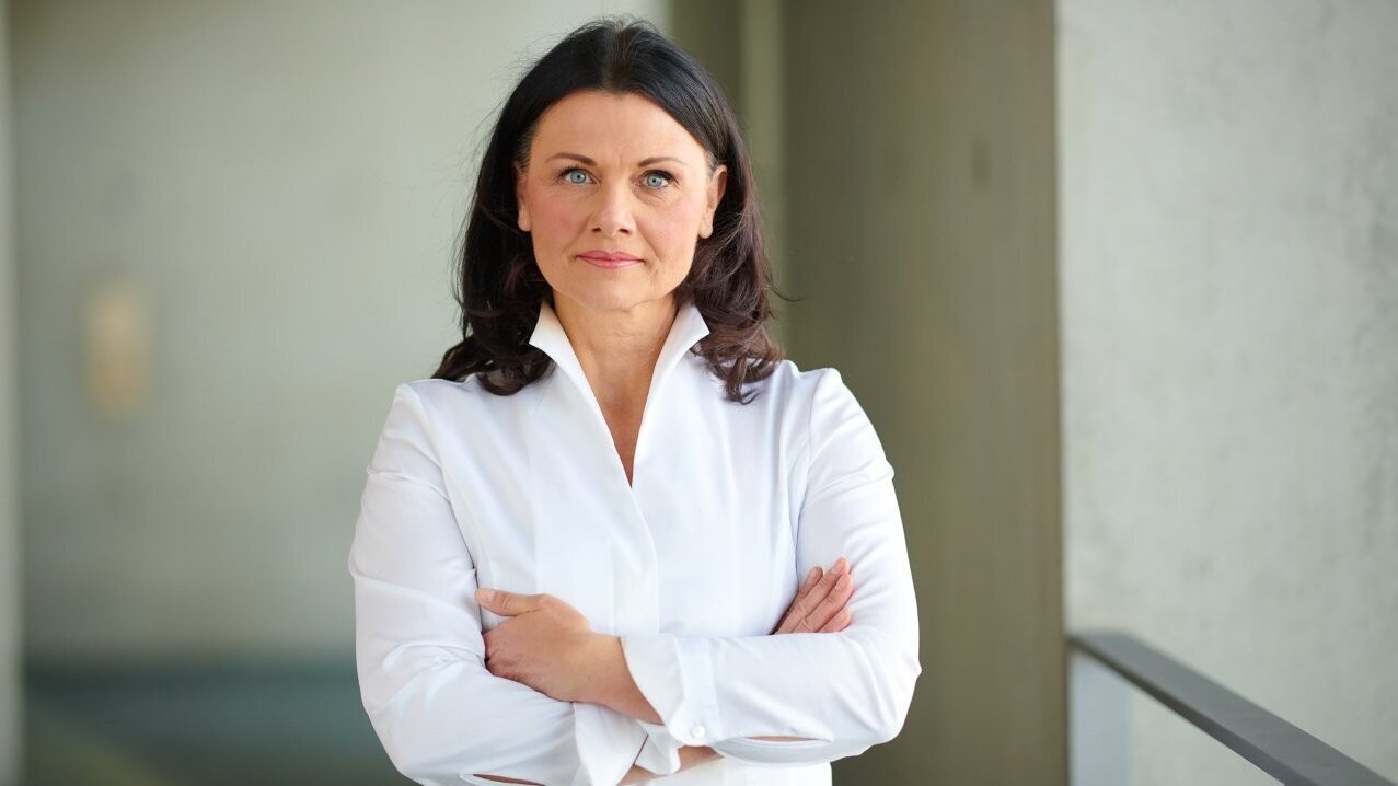 Porträt Gitta Connemann, Parlamentarische Staatssekretärin im Wirtschaftsministerium und Vorsitzende von Gründung in school