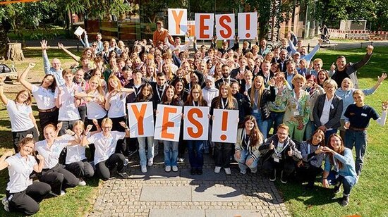 Foto der 12 Finalteams des YES!-Bundesfinales